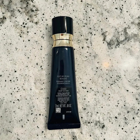 Cle de Peau Beaute Radiant Cream Foundation O80 Deep Ocher 21ml 0.88 oz NEW - Picture 3 of 10